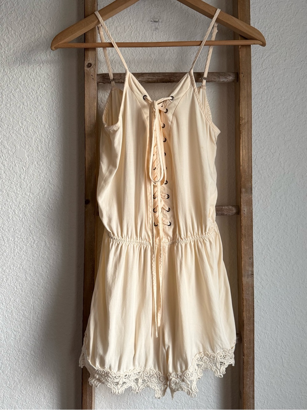Sweet Journey Lace Up Crochet Hem Ivory Romper sz: Small